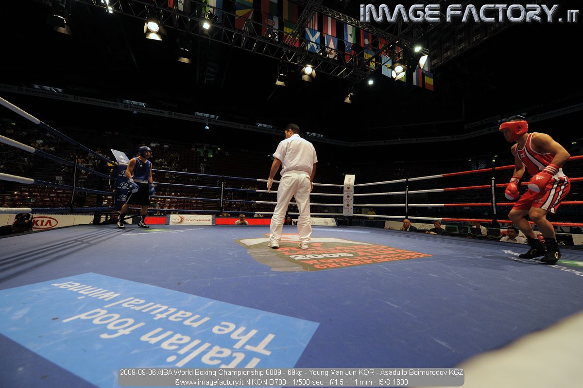 2009-09-06 AIBA World Boxing Championship 0009 - 69kg - Young Man Jun KOR - Asadullo Boimurodov KGZ